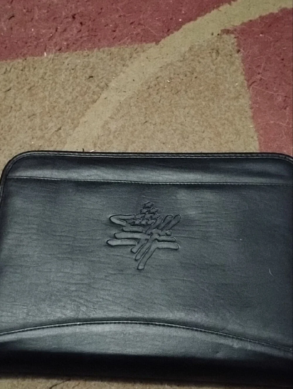 Source Unknown Black Men’s Leather Travel Document Holder with Embossed Crest